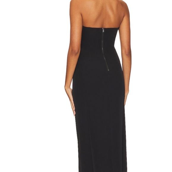 Elegant Black Strapless Dress - Picture 2 of 6